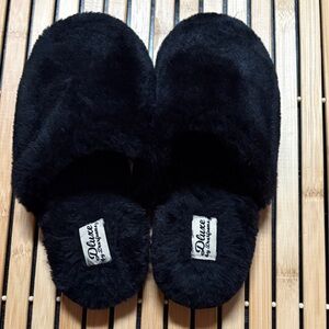 Dearfoams Classic Plush Faux Fur Black Slippers